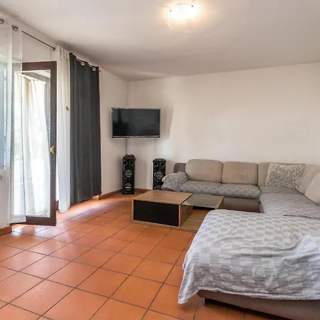 4 Bedroom Amazing In Prázdninový dům *