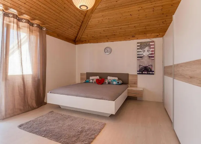 4 Bedroom Amazing In Prázdninový dům