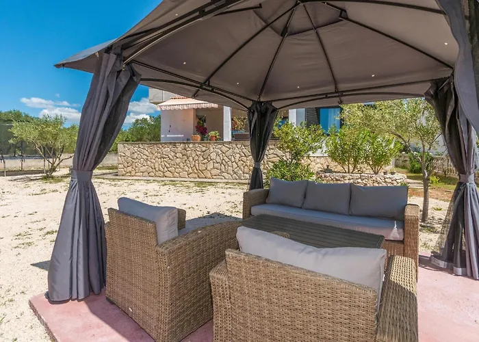 4 Bedroom Amazing In Sukošan