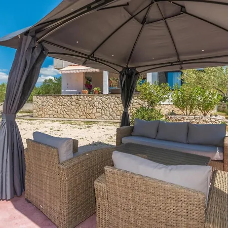 4 Bedroom Stunning In Sukošan