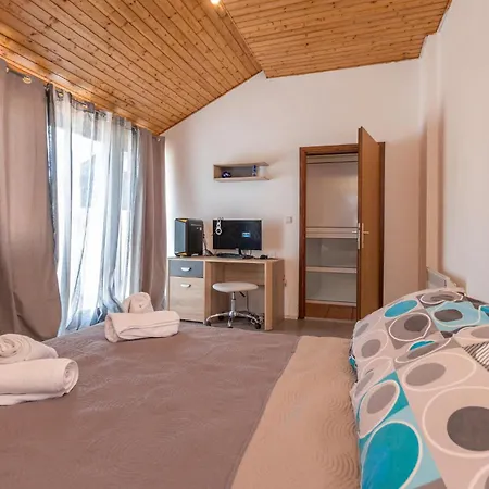 4 Bedroom Stunning In Σπίτι διακοπών Sukošan