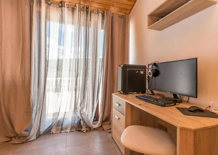 4 Bedroom Amazing In Sukošan