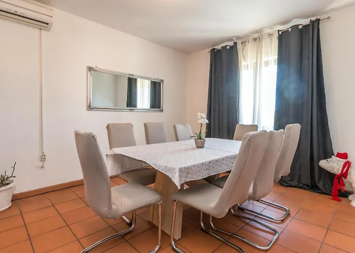 Vakantiehuis 4 Bedroom Amazing In *
